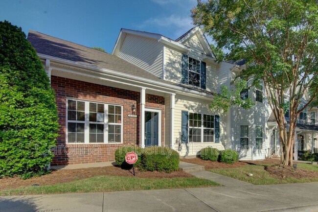 property at 2587 Brackley Pl NW