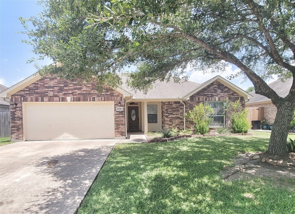 11910 Old Spanish Trail in Santa Fe, TX - Building Photo