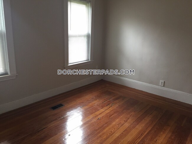 10 Wave Ave in Boston, MA - Building Photo - Building Photo