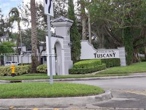 735 SW 148th Ave in Davie, FL - Foto de edificio