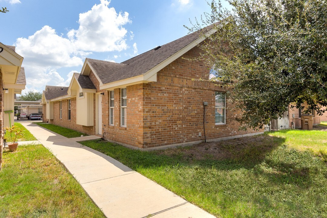 Summerwinds Apartment Homes in Edinburg, TX - Building Photo