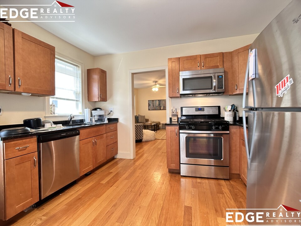 66 Hobson St, Unit 1 in Boston, MA - Building Photo