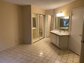 1548 SE Royal Green Cir-Unit -106 in Port St. Lucie, FL - Building Photo - Building Photo