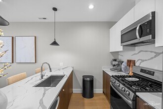 2342 W Adams St in Chicago, IL - Building Photo - Building Photo