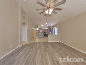 8363 W Audrey Ln in Peoria, AZ - Foto de edificio - Building Photo