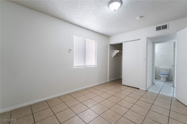 833 N Bruce St in Las Vegas, NV - Building Photo - Building Photo