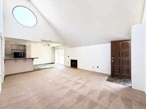 317 N Melrose Dr in Vista, CA - Building Photo - Building Photo