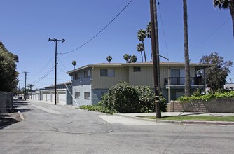 Tradewinds Apartments in Ventura, CA - Building Photo - Building Photo