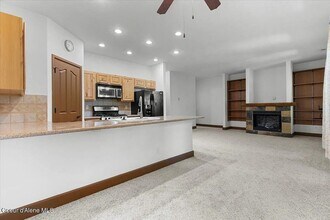 896 W Willow Lake Loop in Coeur d'Alene, ID - Building Photo - Building Photo