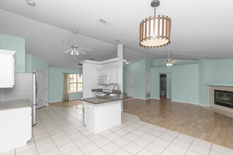 7810 Lola Cir in Navarre, FL - Building Photo - Building Photo