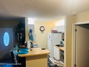 1123 Breezy Way in Sebastian, FL - Building Photo - Building Photo