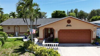 1424 SE 22nd Terrace in Cape Coral, FL - Building Photo