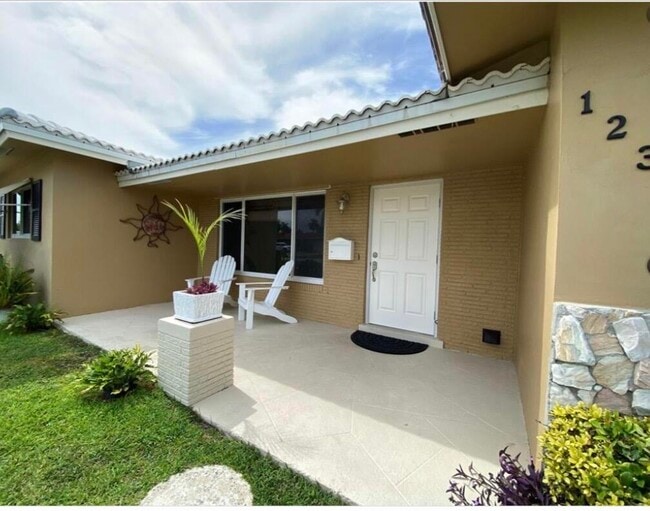 1230 SE 14th Dr in Deerfield Beach, FL - Building Photo - Building Photo