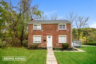 8075 Chaske St in Verona, PA - Building Photo