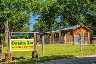 39 4th St in Ingram, TX - Building Photo