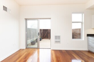 451 Kansas St in San Francisco, CA - Building Photo - Building Photo