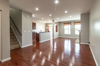 1858 Crenshaw Cir in Vernon Hills, IL - Building Photo - Building Photo