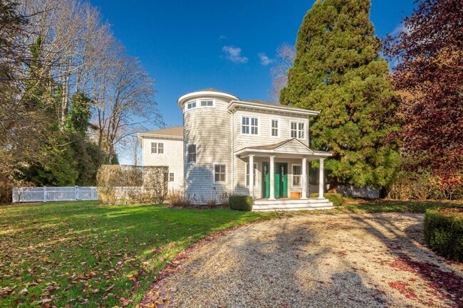 2654 Montauk Hwy in East Hampton, NY - Building Photo - Building Photo
