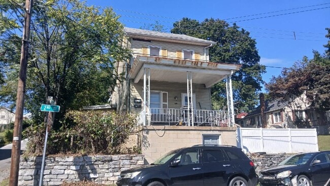 643 2nd St, Unit 2nd
