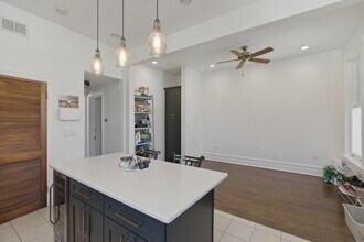 850 W Oakdale Ave, Unit 3 in Chicago, IL - Foto de edificio - Building Photo