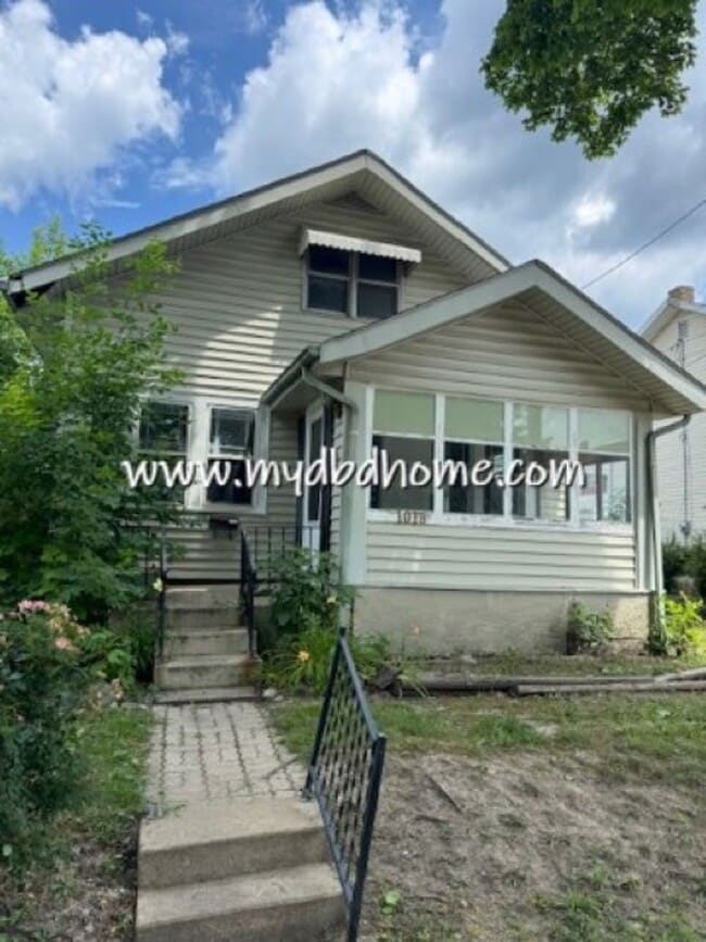 property at 1018 Archer Ave