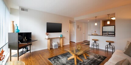 Concord Crystal City in Arlington, VA - Foto de edificio - Building Photo