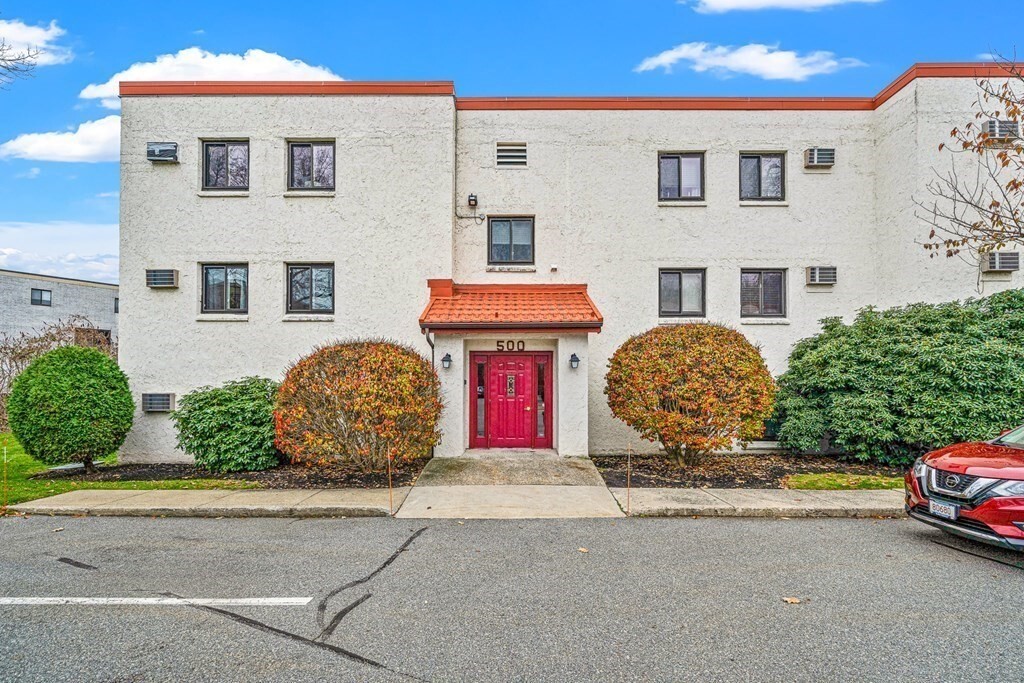 500 Fellsview Terrace in Stoneham, MA - Building Photo