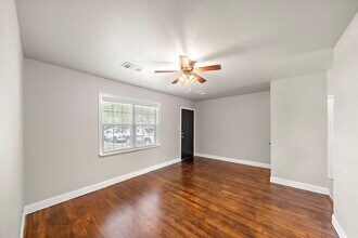 6630 Lodge St in Houston, TX - Building Photo - Building Photo