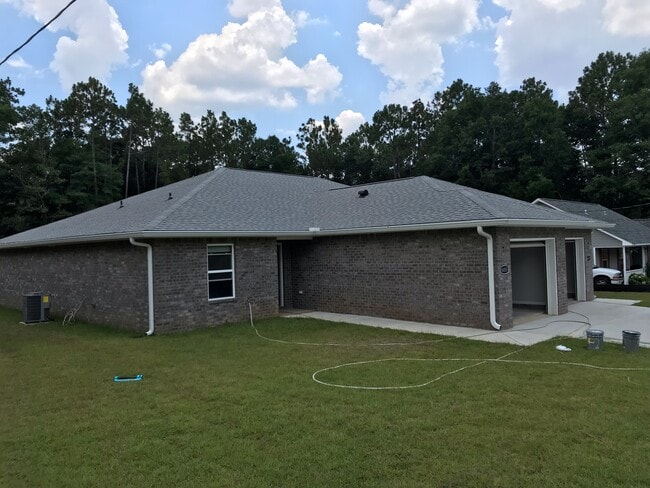 6855 Stirrup Ln in Milton, FL - Foto de edificio - Building Photo