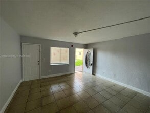 2330 NW 11th St in Miami, FL - Building Photo - Building Photo