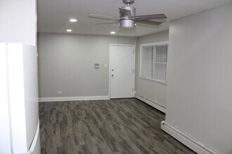 6969 N Ashland Blvd in Chicago, IL - Building Photo - Building Photo