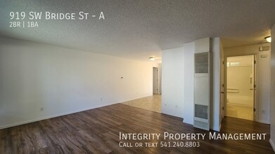919 SW Bridge St in Grants Pass, OR - Building Photo - Building Photo