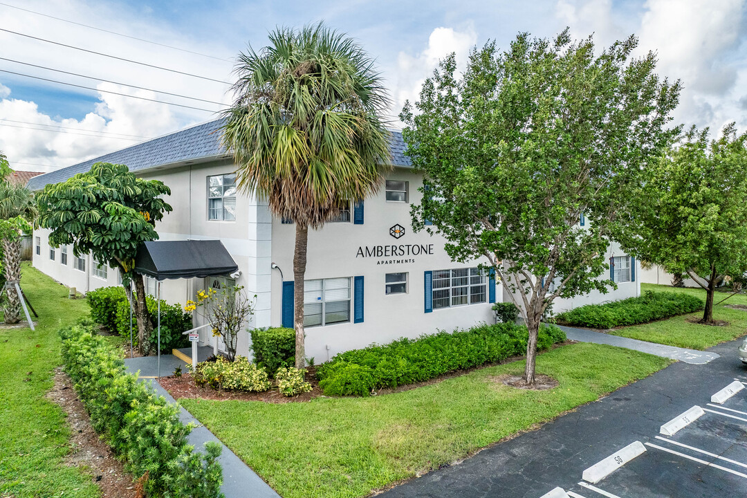 Amberstone Apartments in Pompano Beach, FL - Building Photo