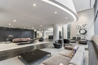 1815 Yonge St in Toronto, ON - Building Photo - Building Photo