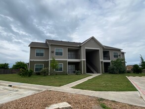 Kenedy Heights in Kenedy, TX - Building Photo - Building Photo