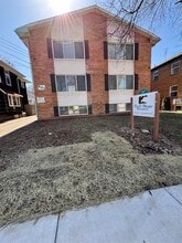 927 W. Shiawassee St. #2-12 in Lansing, MI - Foto de edificio - Building Photo