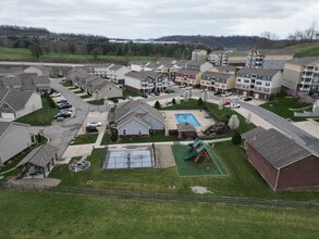 504 Persimmon Ln, Unit 504 Persimmon Ln in Bridgeport, WV - Foto de edificio - Building Photo