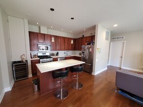 560 W Fulton St, Unit 0502H in Chicago, IL - Building Photo - Building Photo