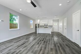 9306 E Avenue L Ave in Houston, TX - Building Photo - Building Photo