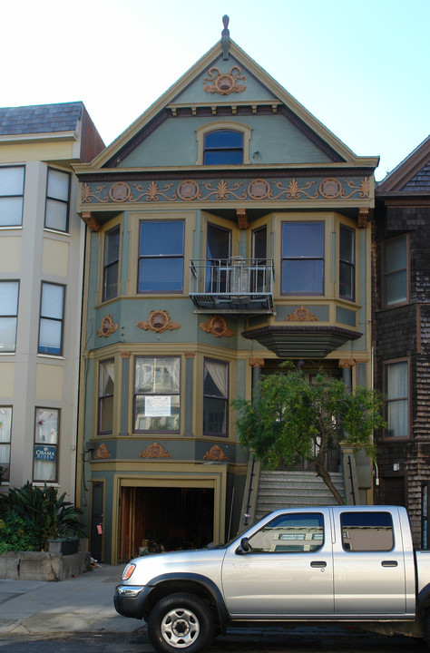 579 Waller St in San Francisco, CA - Building Photo