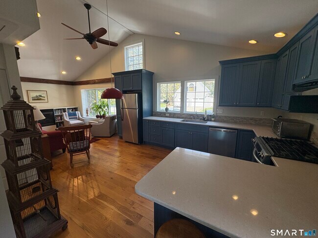 9 Sunset Beach Rd in Branford, CT - Building Photo - Building Photo