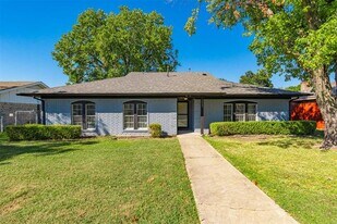 5809 Bobbie Ln in Rowlett, TX - Building Photo