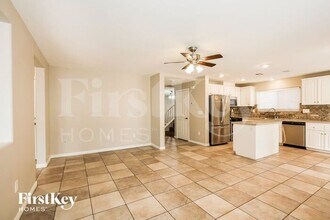 5644 N Native Sunflower St in North Las Vegas, NV - Foto de edificio - Building Photo