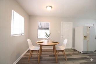 3826 NW 14th Pl in Gainesville, FL - Building Photo - Building Photo