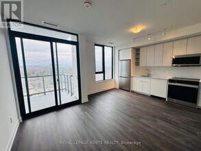 2075 Lakeshore Rd. in Burlington, ON - Building Photo - Building Photo