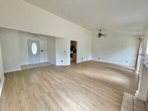 413 Duncan Dr in Windsor, CA - Building Photo - Building Photo