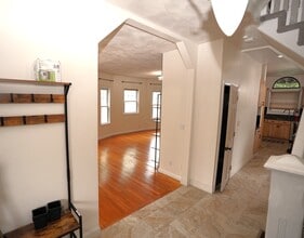 18 Henry St in Everett, MA - Foto de edificio - Building Photo