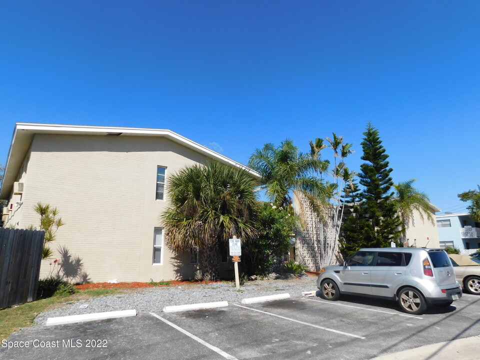 202 Caroline St in Cape Canaveral, FL - Building Photo