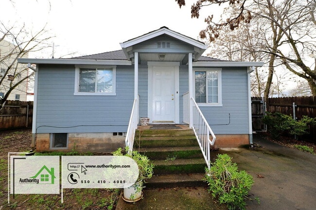 2037 Pine St in Redding, CA - Building Photo - Building Photo
