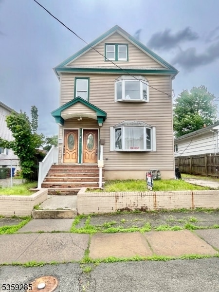 property at 826 E Curtis St